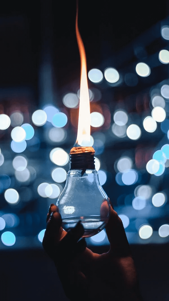 <strong>How to Think Critically – A Guide to Creative and Critical Thinking</strong> 4 How to Think Critically – A Guide to Creative and Critical Thinking