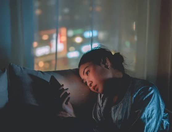 4 Signs You Are Lonely In Life, Even Though You Have Friends