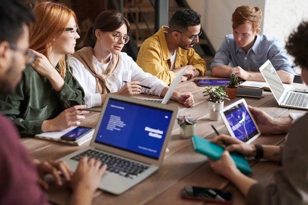 How to Communicate Better & Confidently As An Introvert 2 In a group, this will enable you to speak with confidence as an introvert