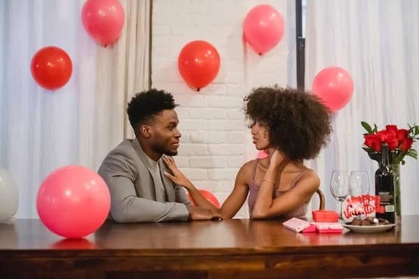 10 Romantic Things To Do For Your Lover 4 10 Romantic Things To Do For Your Lover by sending gifts