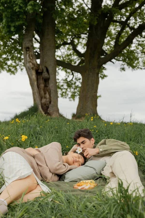 10 Romantic Things To Do For Your Lover 5 10 Romantic Things To Do For Your Lover: Go for a picnic