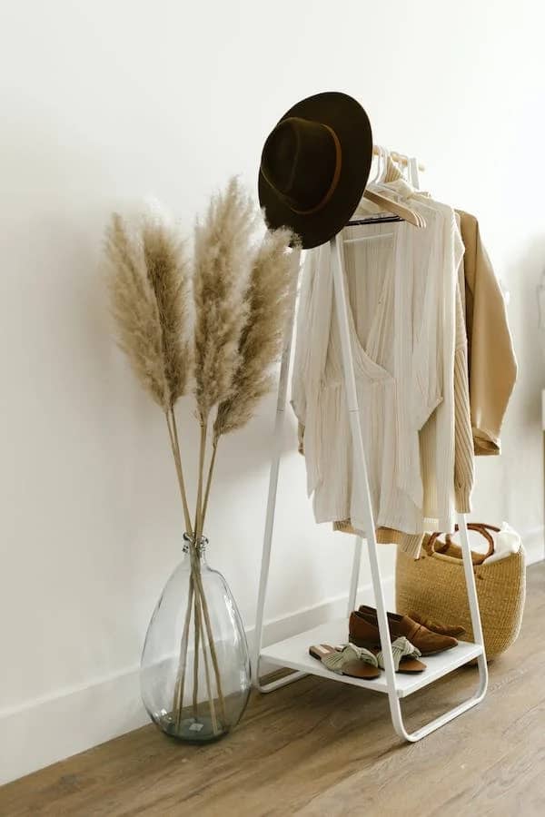 What Does It Mean To Be A Minimalist? 9 What Does It Mean To Be A Minimalist? Dressing as one