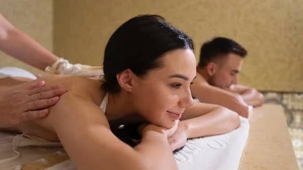 10 Romantic Things To Do For Your Lover 7 Go on a spa date and massage